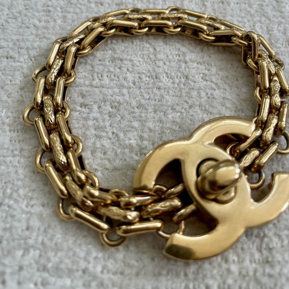 Chanel CC Turnlock Reissue Chain Link Bracelet - Picture 7 of 14